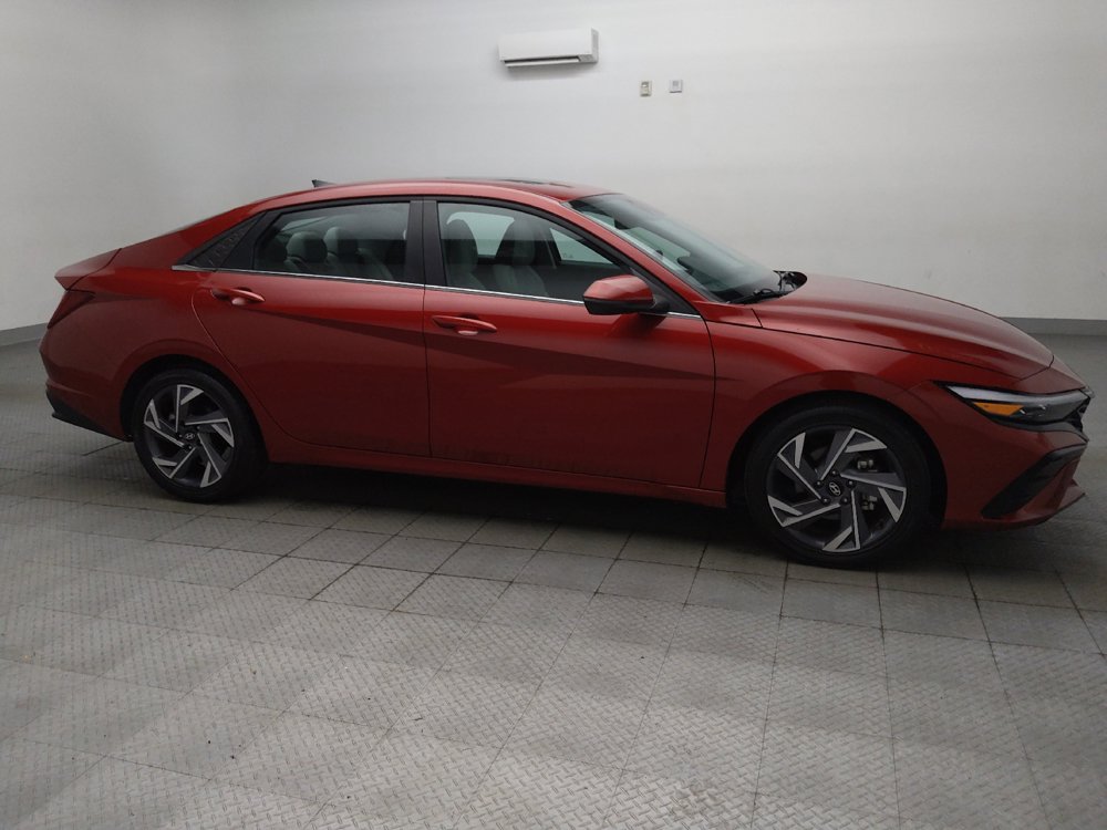 Used 2025 Hyundai Elantra Limited FWD image 11