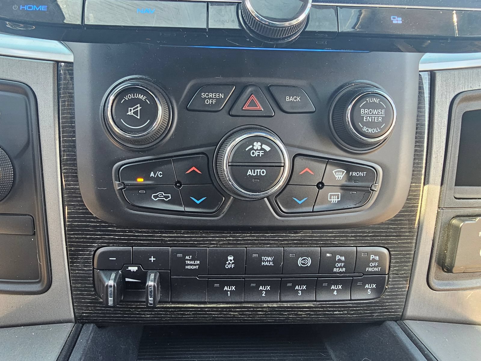 Used 2018 RAM 2500 Limited AWD/4WD image 31