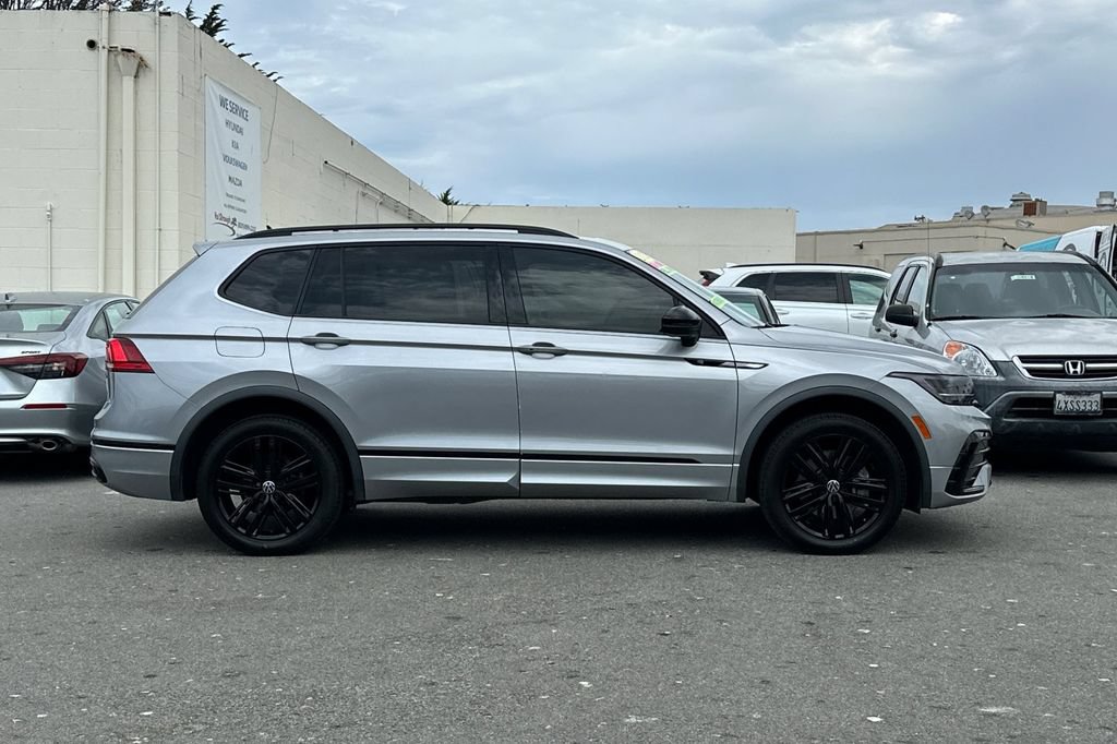 Used 2022 Volkswagen Tiguan SE R-Line AWD/4WD image 2