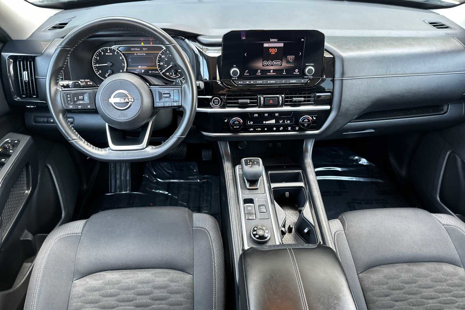 Used 2023 Nissan Pathfinder SV image 13