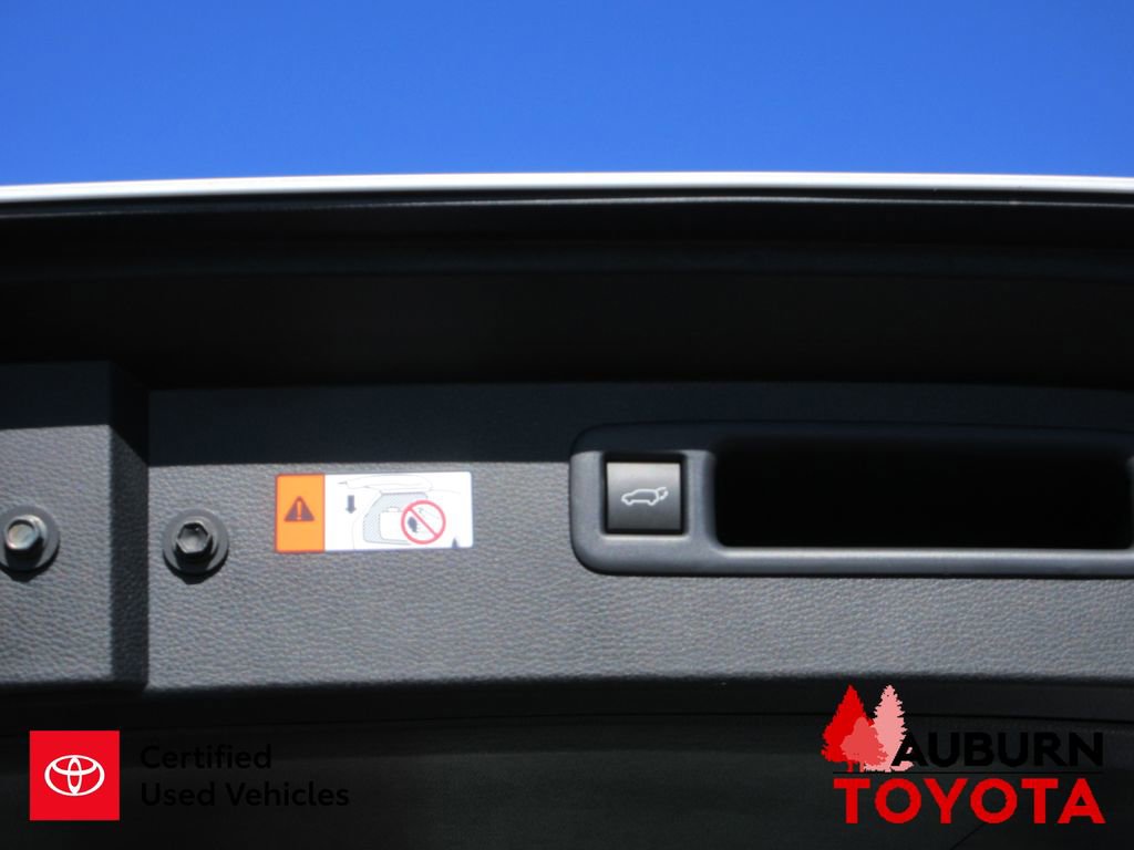 Certified 2025 Toyota Highlander LE image 7