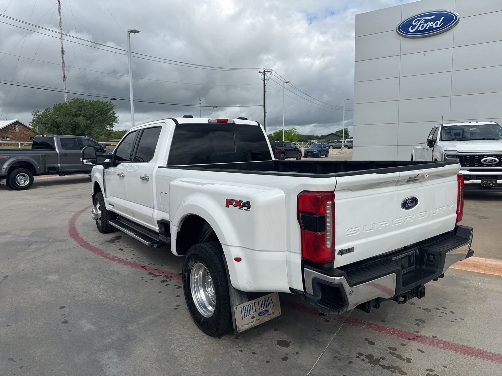 Used 2023 Ford F350 Lariat w/ Tow Technology Package image 7