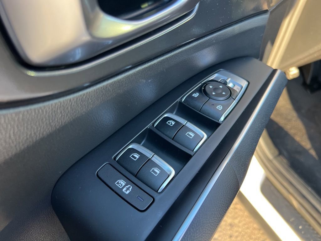 Used 2023 Kia Sorento LX image 11