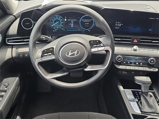 Used 2024 Hyundai Elantra Blue image 17