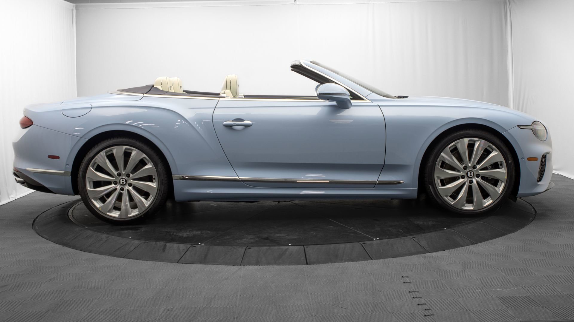 New 2026 Bentley Continental GTC AWD/4WD image 2