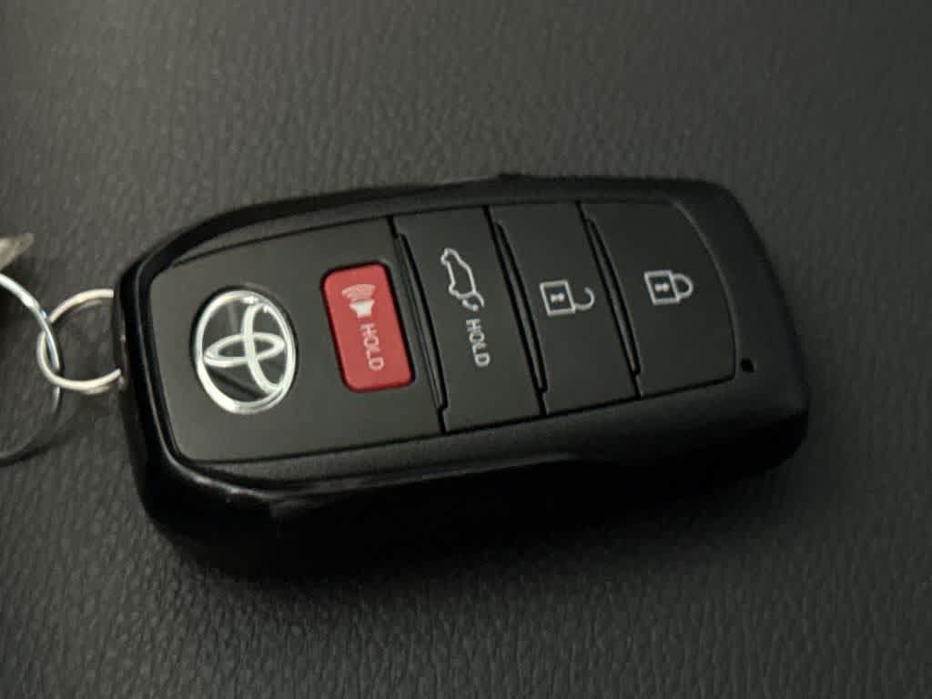 Used 2026 Toyota Corolla Cross XLE w/ Convenience Package FWD image 28