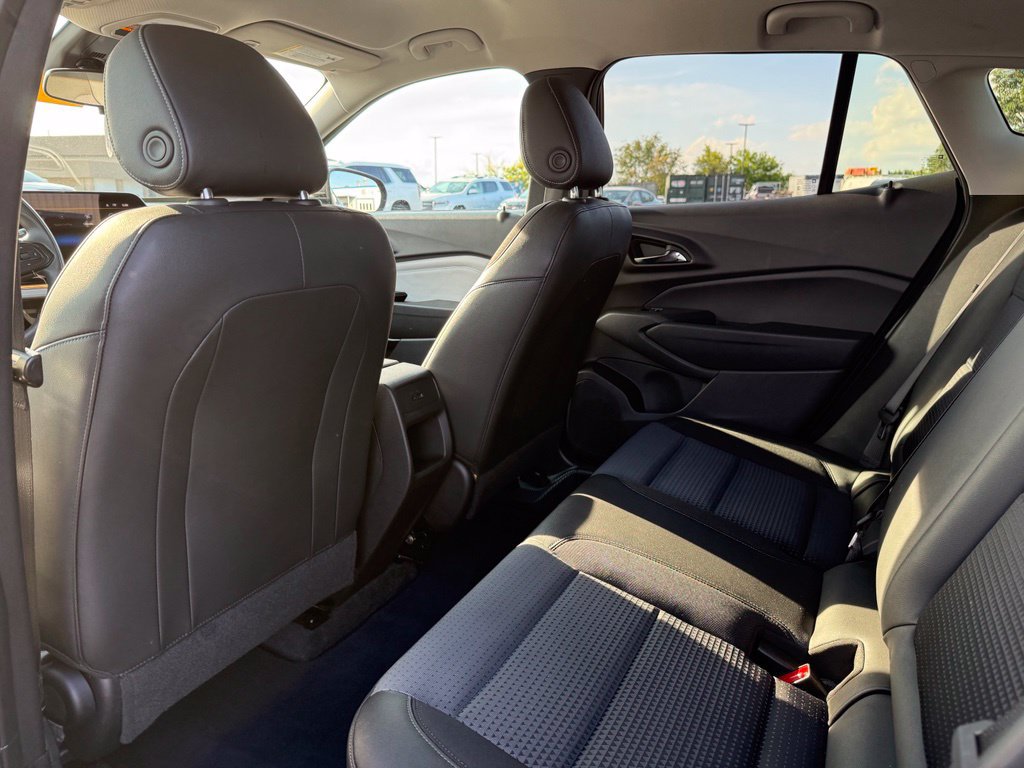 Used 2025 Chevrolet Trax LT FWD image 8