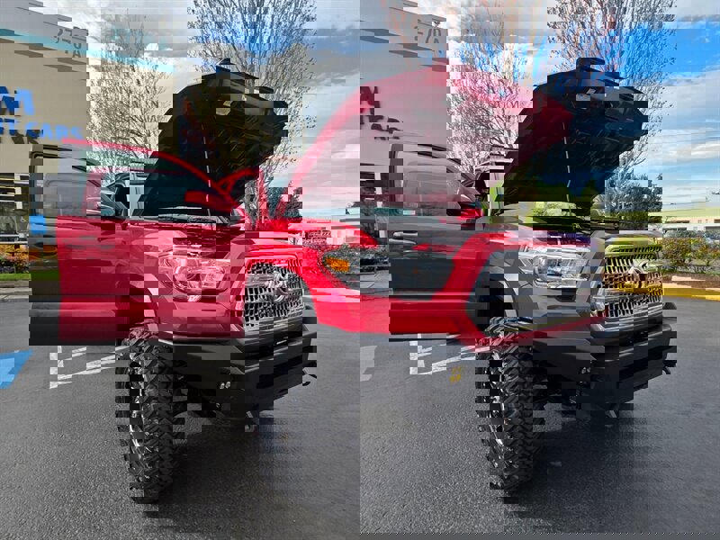 Used 2016 Toyota Tacoma TRD Off-Road w/ Premium & Technology Package AWD/4WD image 26