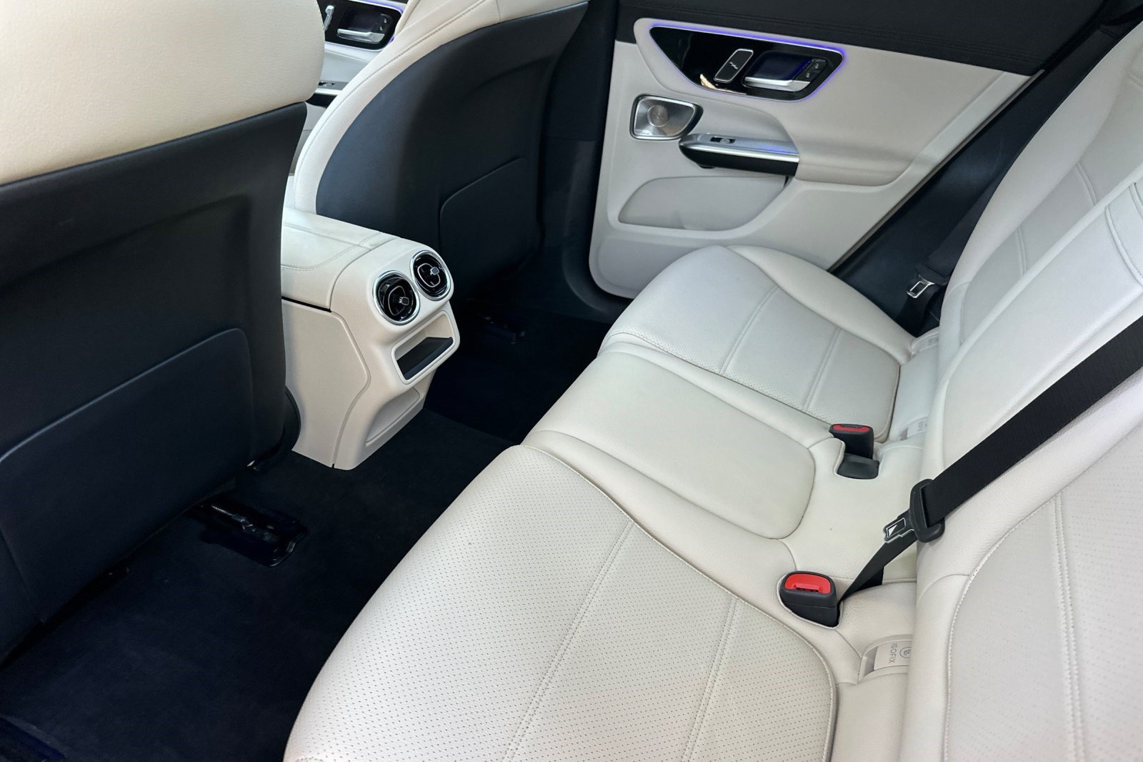 Used 2023 Mercedes-Benz GLC 300 4MATIC image 26