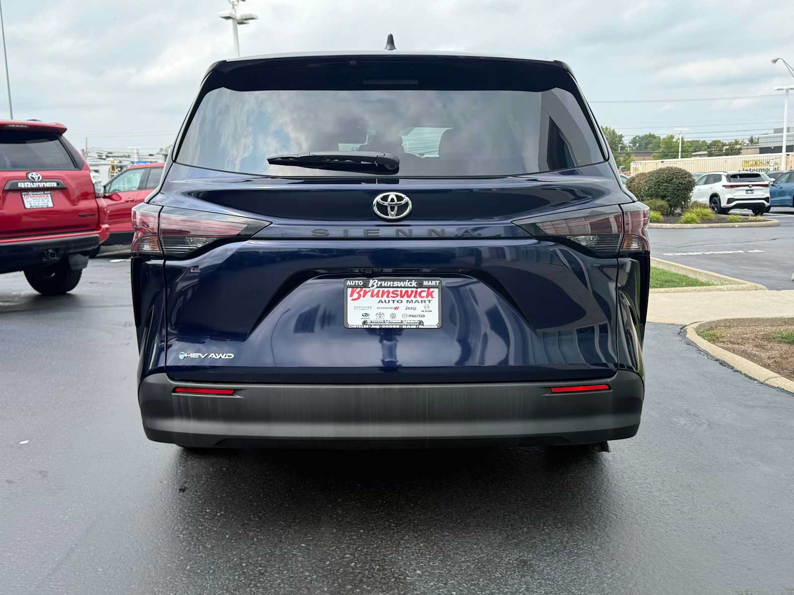 Certified 2026 Toyota Sienna LE AWD/4WD image 5