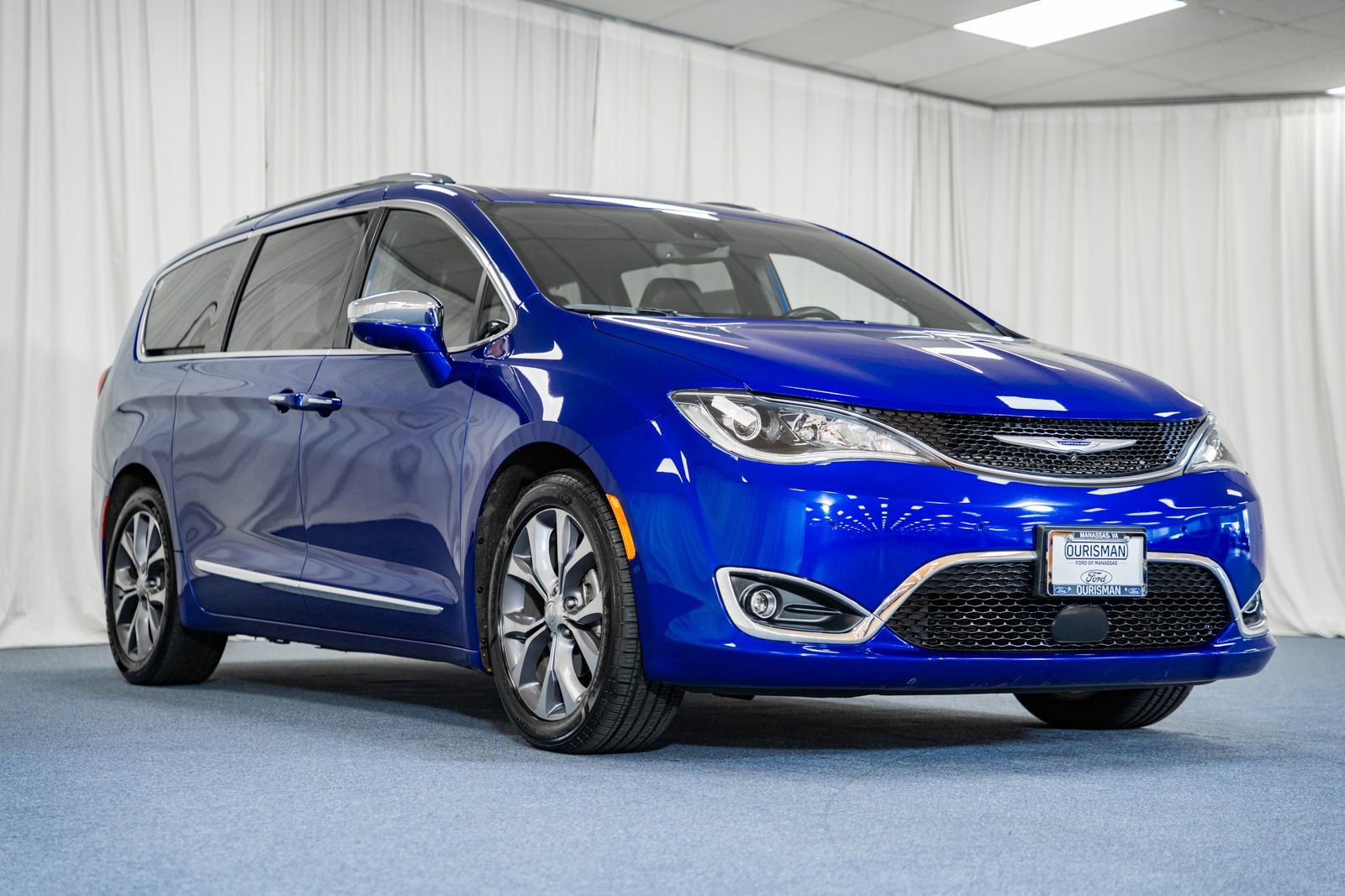 Used 2020 Chrysler Pacifica Limited w/ Tire & Wheel Group