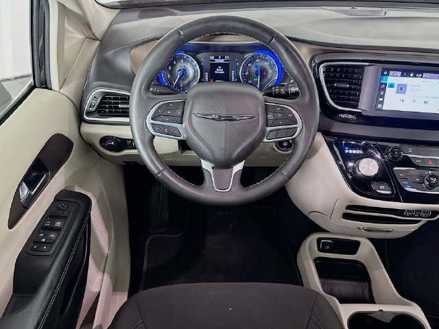 Used 2022 Chrysler Voyager LX FWD image 14