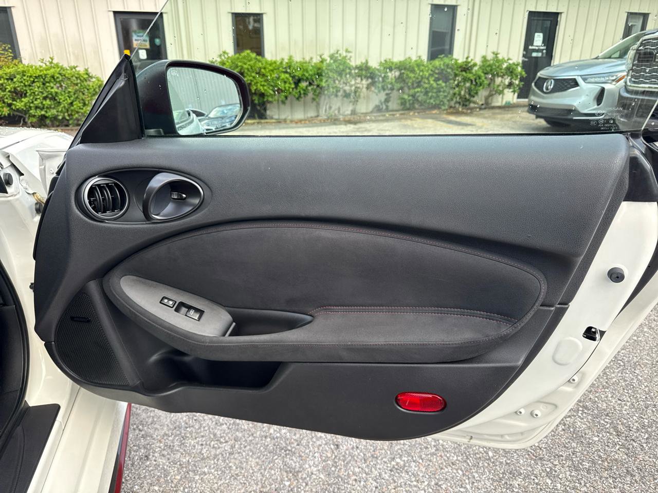 Used 2017 Nissan 370Z NISMO image 41