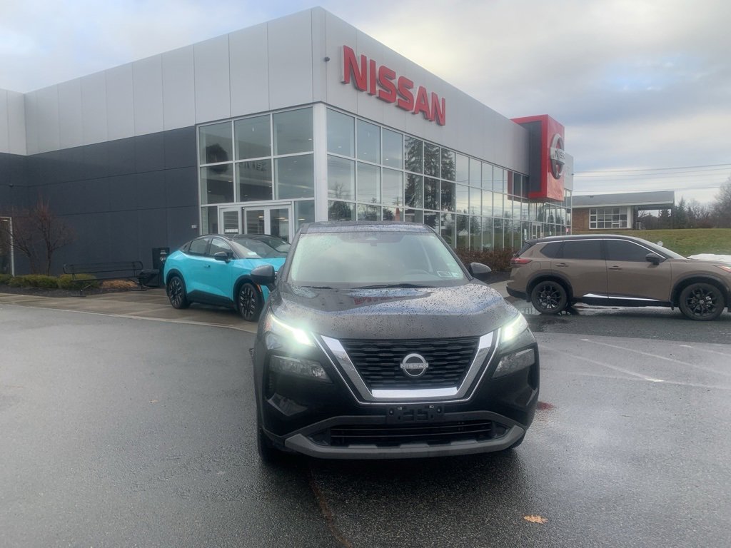Used 2023 Nissan Rogue S image 2