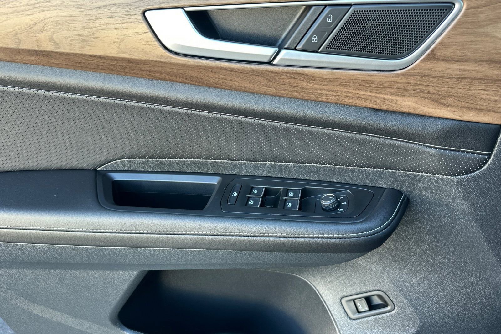 New 2026 Volkswagen Atlas SE image 9