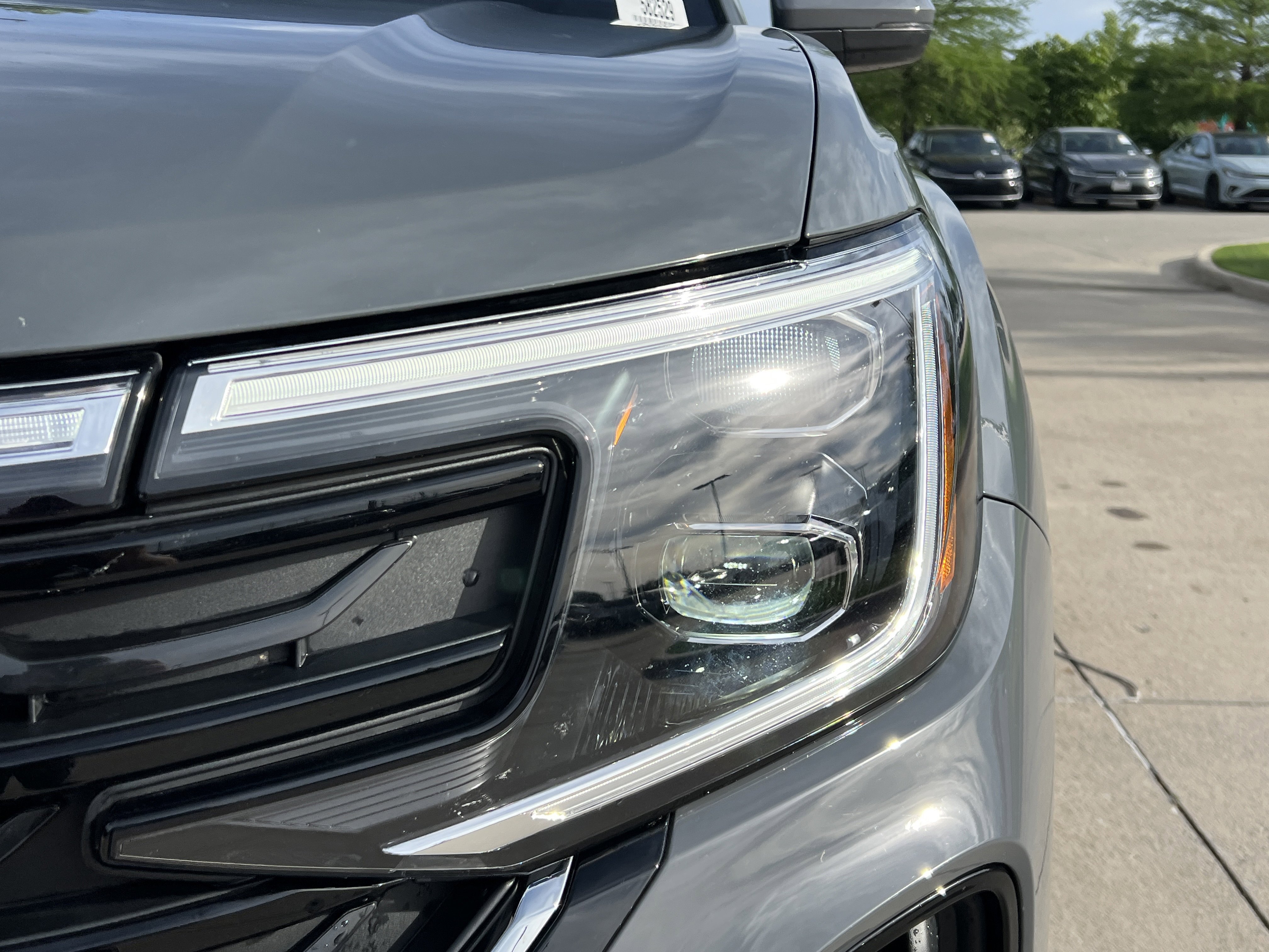 Certified 2025 Volkswagen Atlas Cross Sport SE w/ Panoramic Sunroof Package FWD image 6