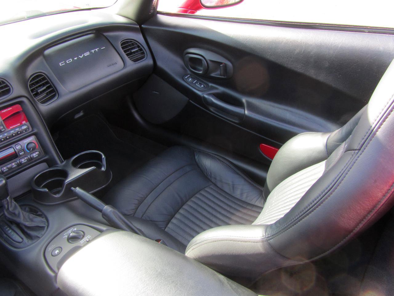 Used 2001 Chevrolet Corvette Convertible w/ Preferred Equipment Group2 image 17