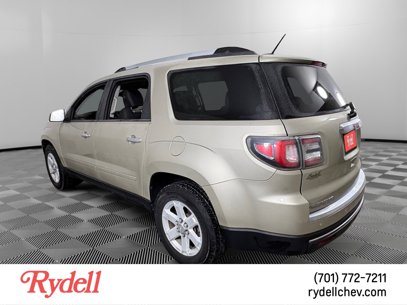 Used 2016 GMC Acadia SLE image 3