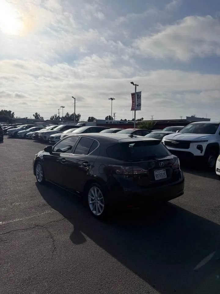 Used 2011 Lexus CT 200h Premium w/ Premium Audio Pkg FWD image 5