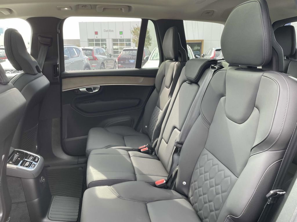 New 2026 Volvo XC90 T8 Plus image 4