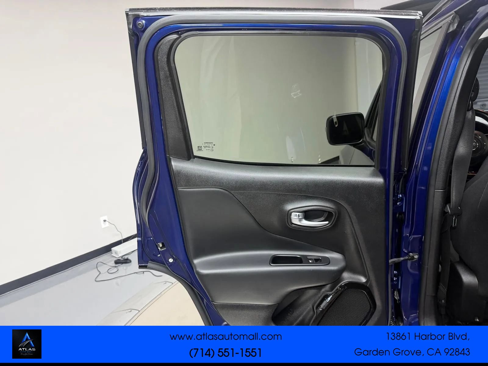 Used 2017 Jeep Renegade Altitude FWD image 28