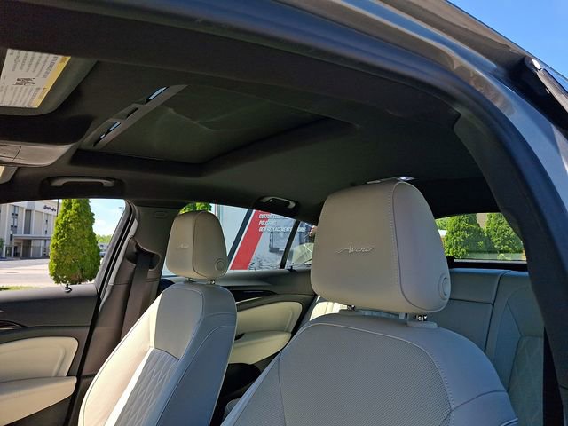 Used 2019 Buick Regal Avenir w/ Driver Confidence Package II FWD image 13