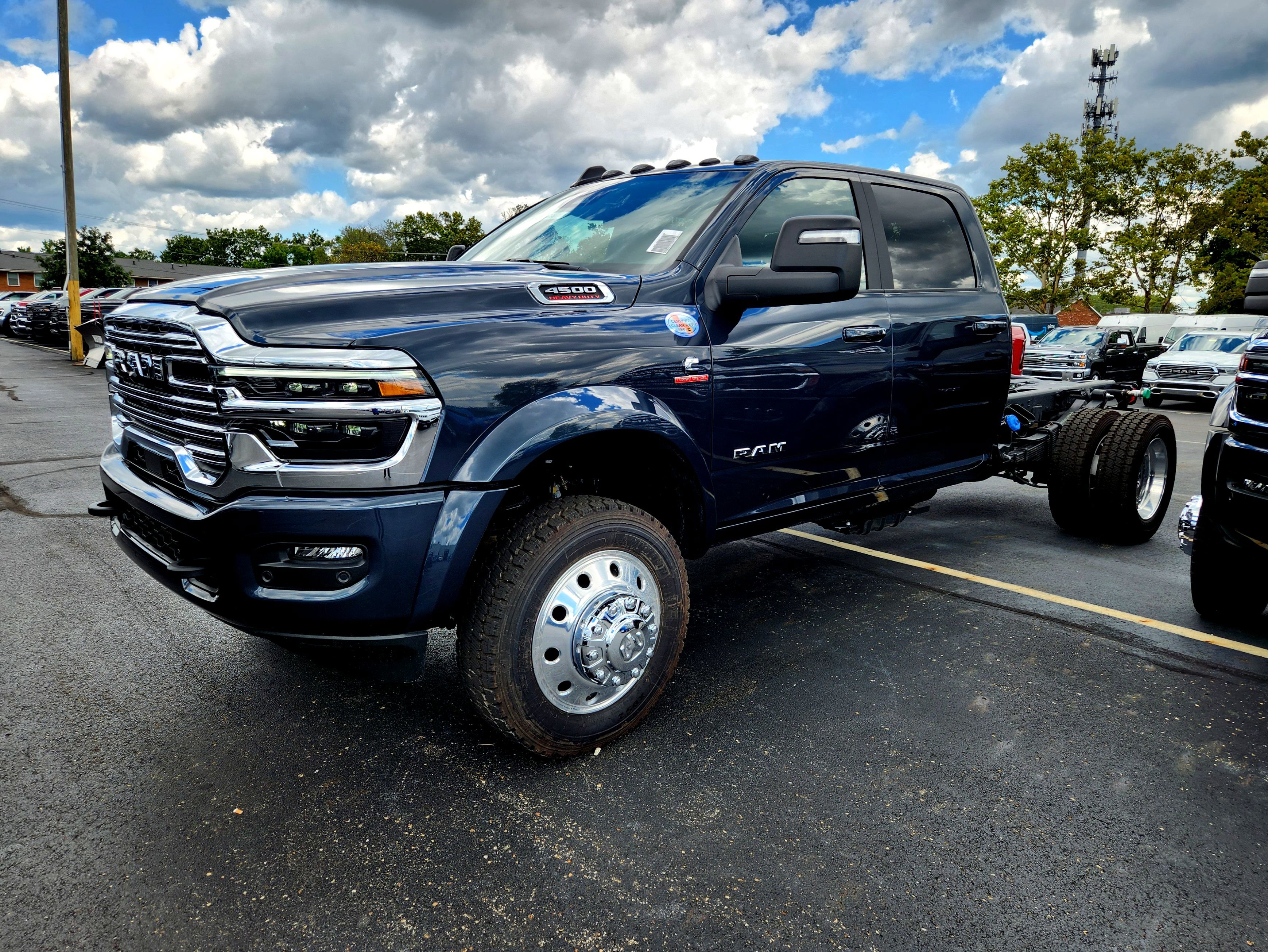 New 2026 RAM 4500 4x4 Crew Cab DRW w/ Laramie Trim Package image 6