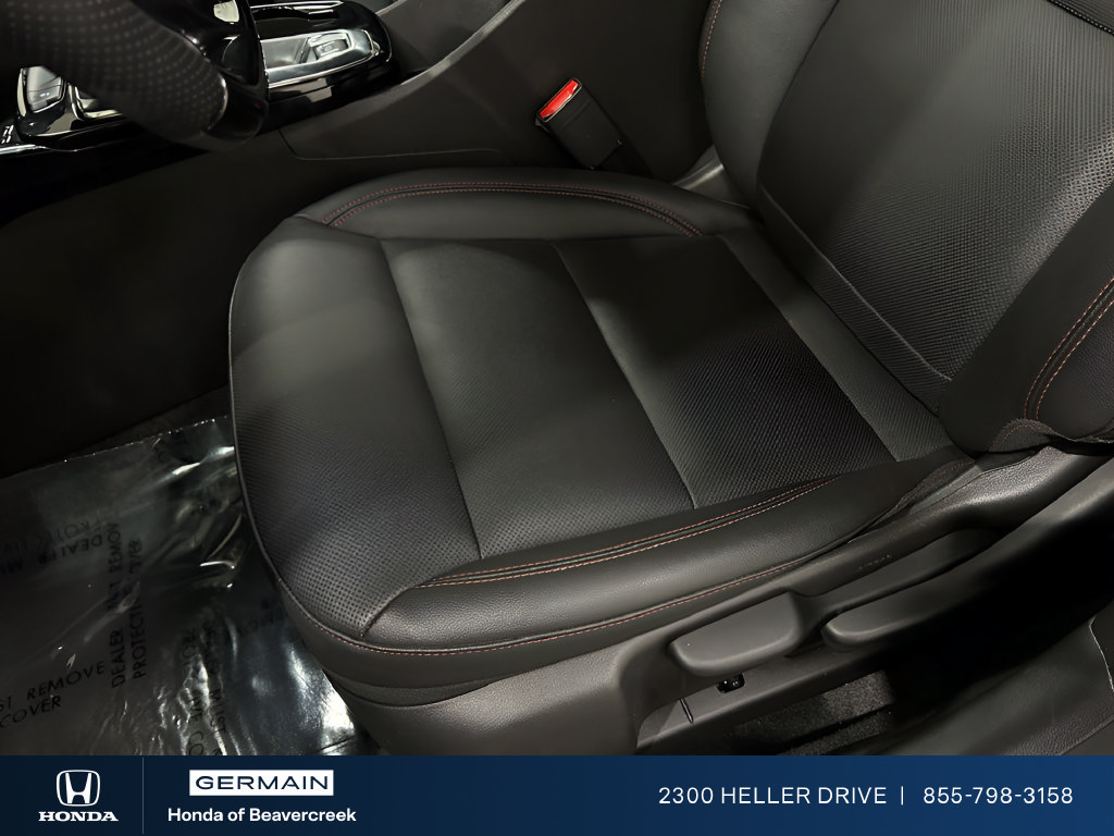 Used 2025 Chevrolet Trax RS w/ Sunroof Package FWD image 14