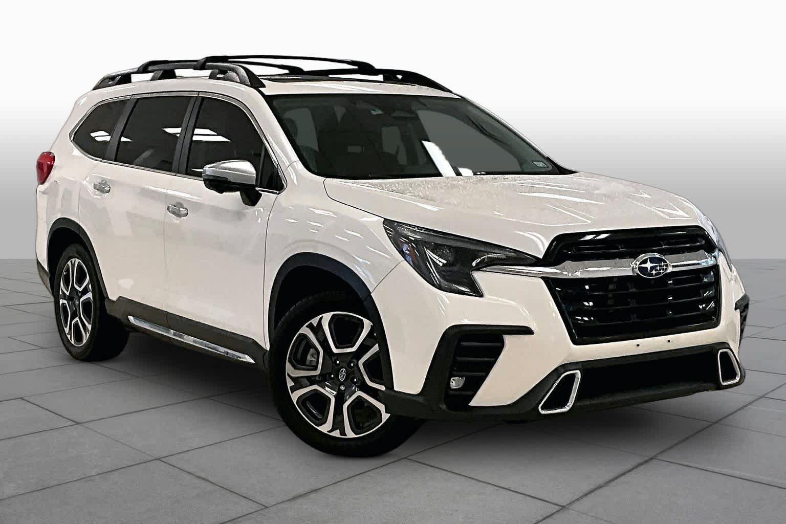 Used 2023 Subaru Ascent Touring AWD/4WD image 2
