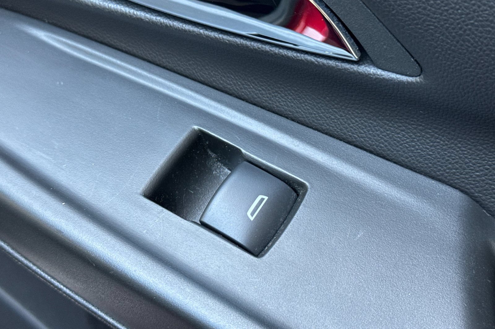 Used 2023 Chevrolet Bolt LT w/ Infotainment Package FWD image 22
