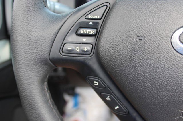 Used 2014 INFINITI Q60 Convertible w/ Premium Package RWD image 32