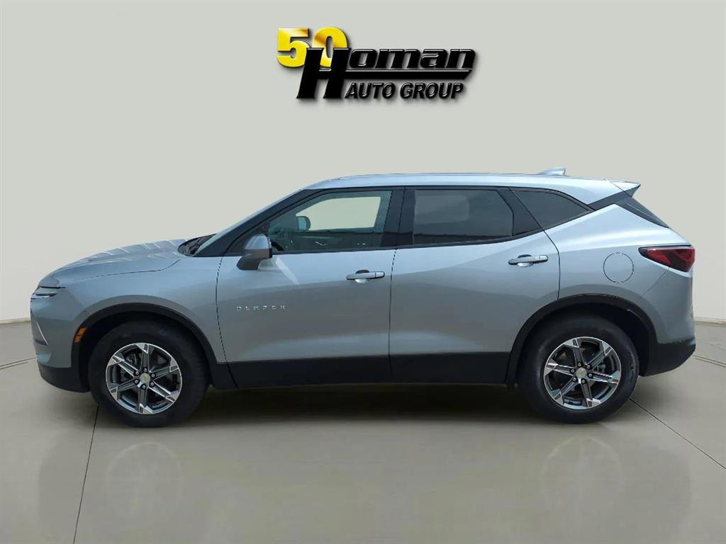 Used 2024 Chevrolet Blazer LT image 2