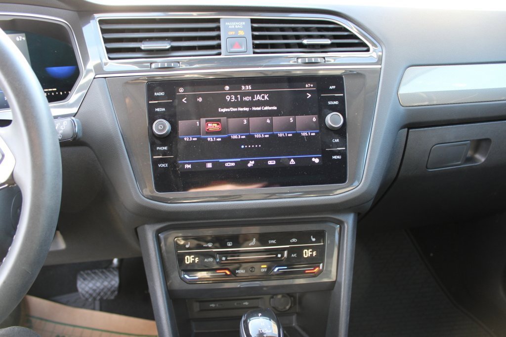 Used 2023 Volkswagen Tiguan SE image 17