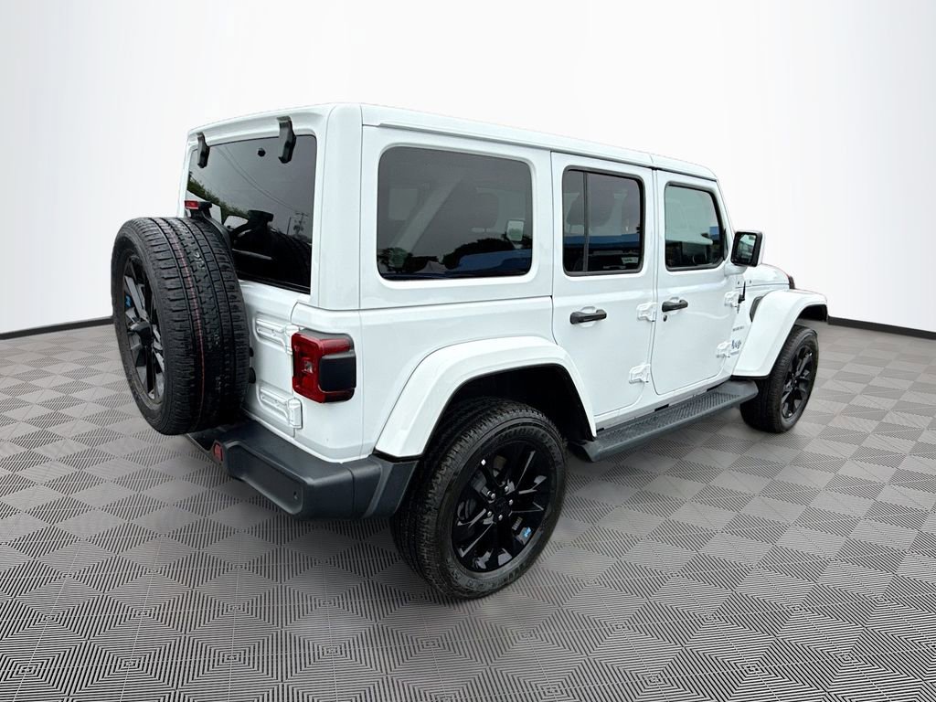 Used 2022 Jeep Wrangler Unlimited Sahara w/ Cold Weather Group AWD/4WD image 6