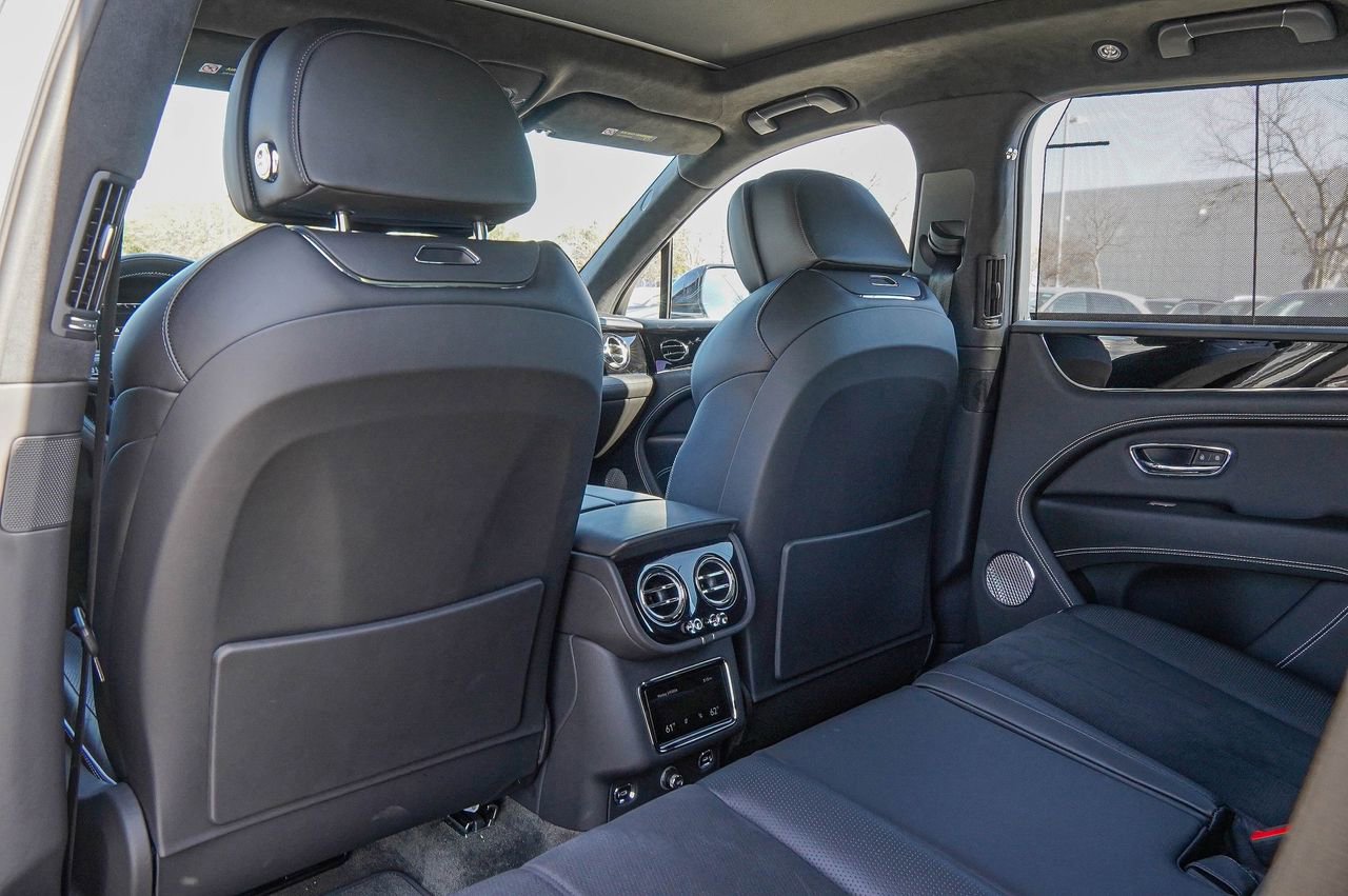 Used 2023 Bentley Bentayga image 40