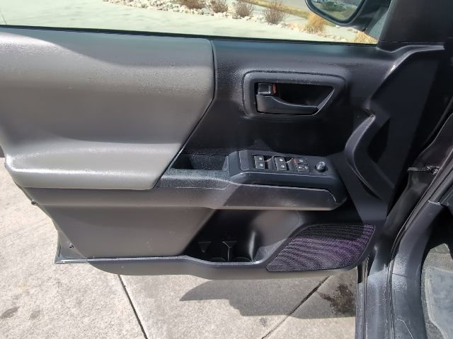 Used 2020 Toyota Tacoma SR AWD/4WD image 10