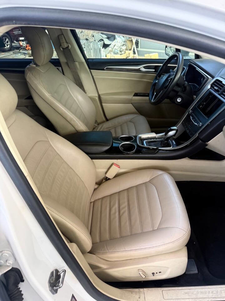 Used 2013 Ford Fusion SE FWD image 17