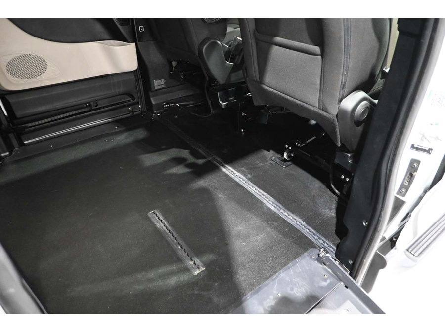 Used 2024 Chrysler Voyager LX FWD image 19