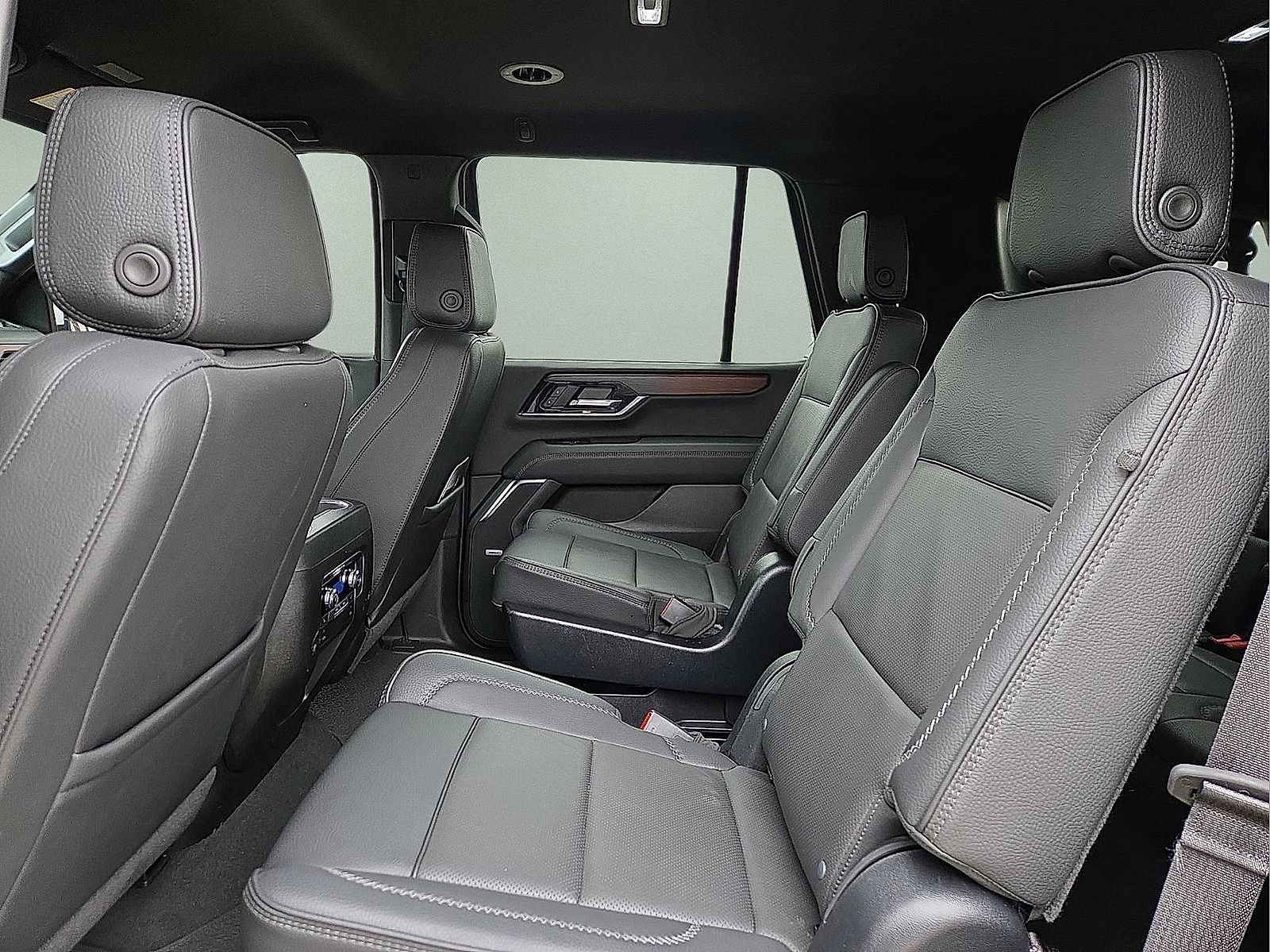 Used 2025 GMC Yukon Denali image 11