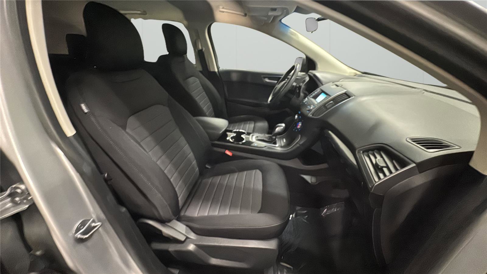 Used 2018 Ford Edge SE image 14