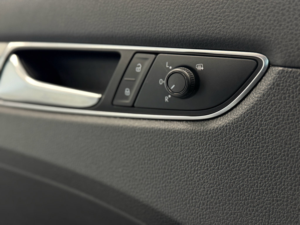 Used 2018 Volkswagen Passat 3.6 image 17