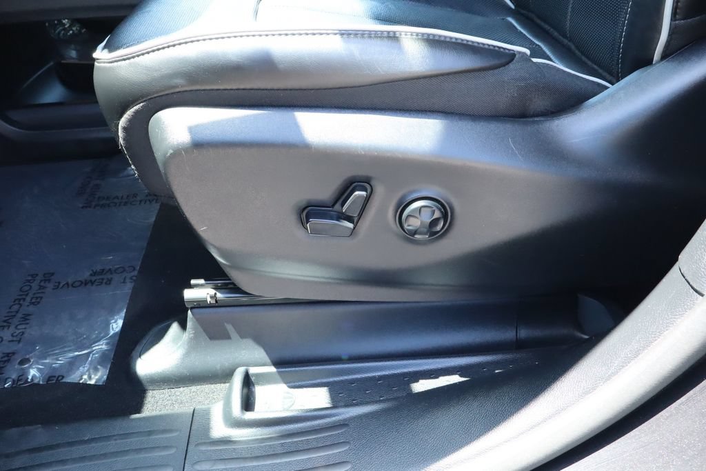 Used 2024 Chrysler Pacifica Premium FWD image 20