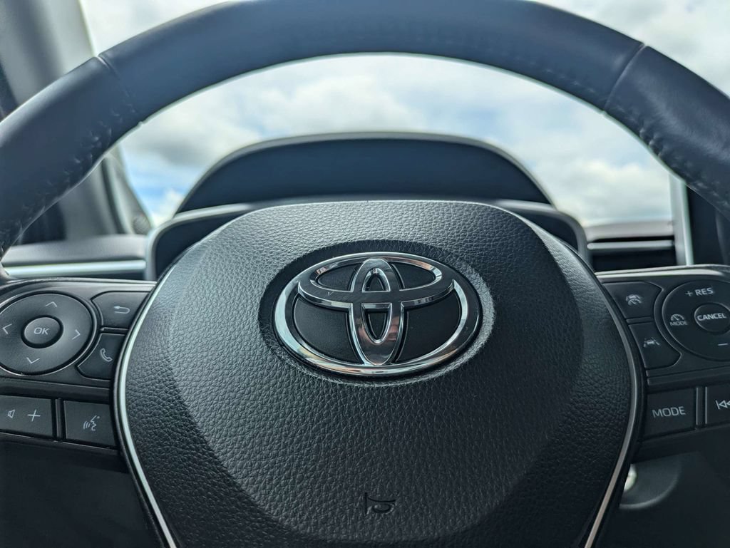 Used 2023 Toyota Corolla Cross XLE w/ Convenience Package AWD/4WD image 33