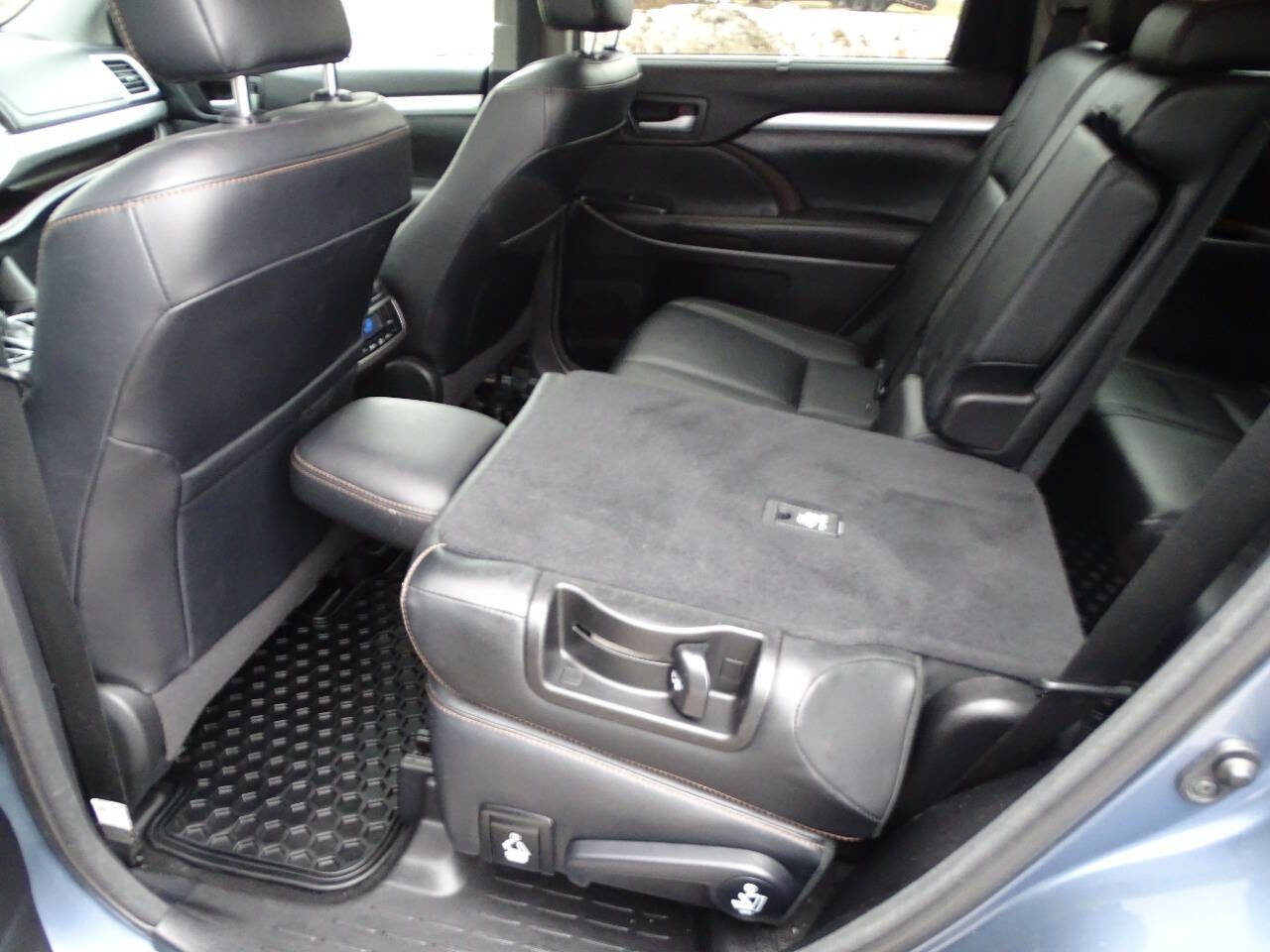 Used 2017 Toyota Highlander XLE image 36