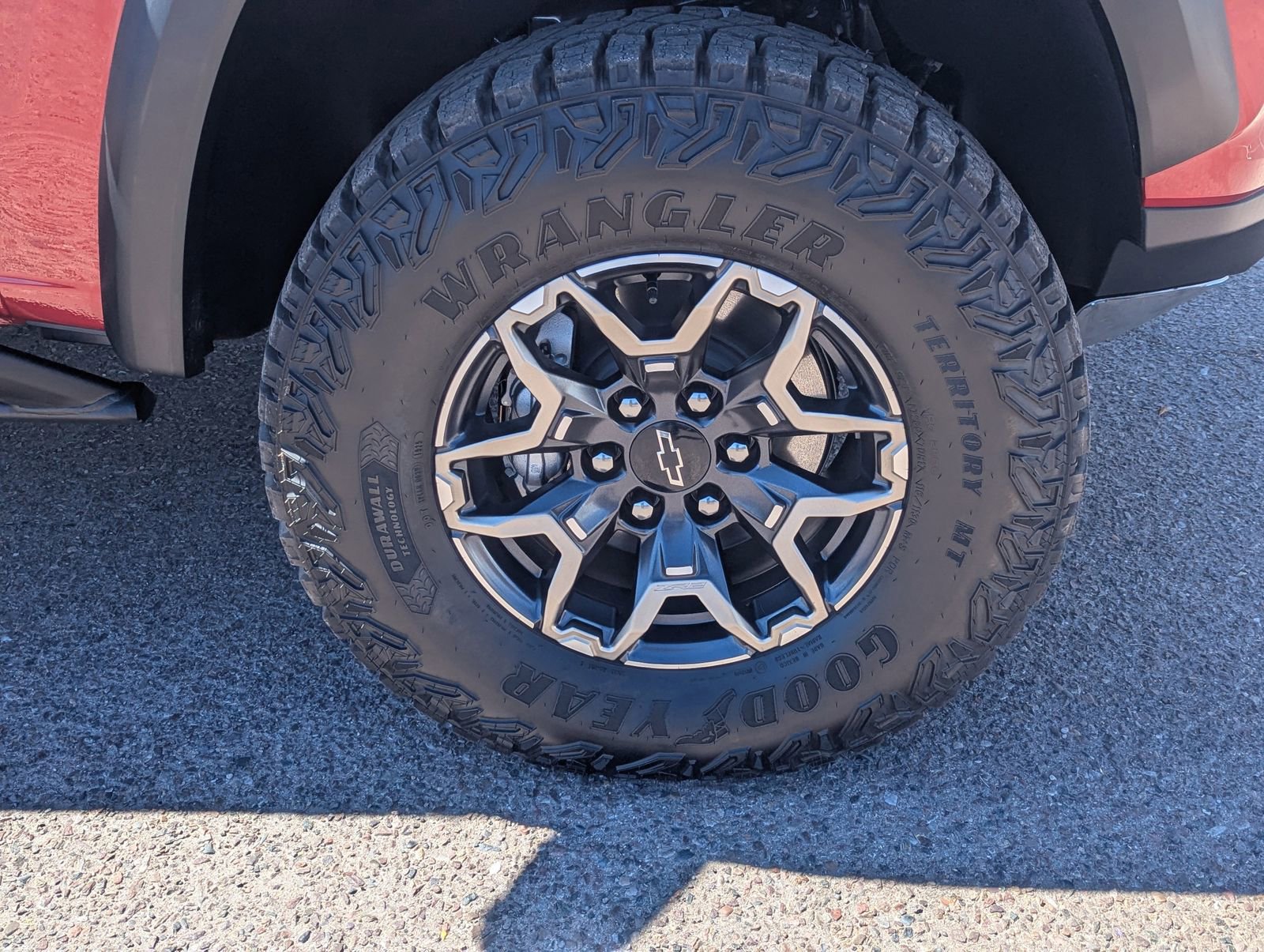 Used 2026 Chevrolet Colorado ZR2 w/ Technology Package image 9