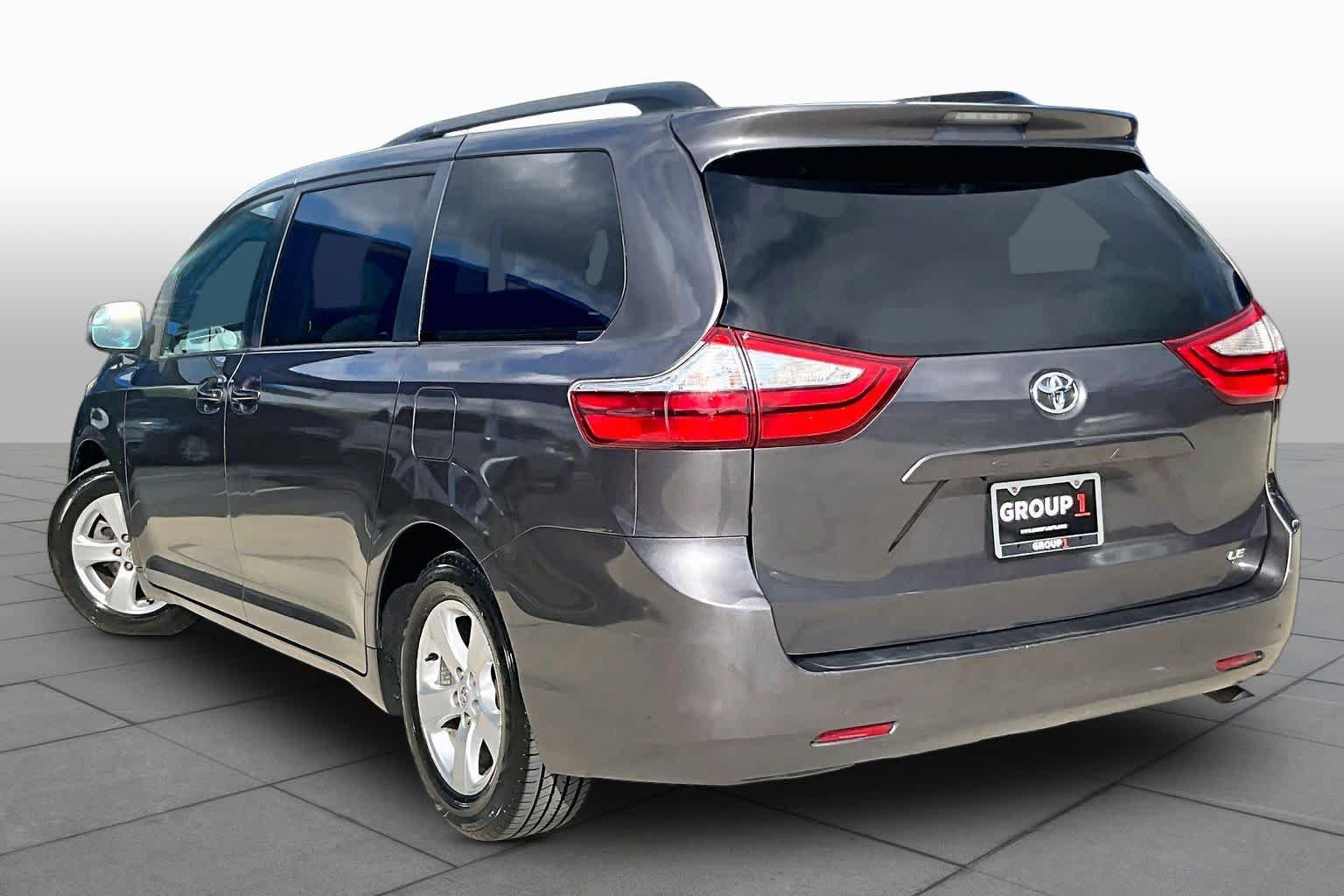 Used 2015 Toyota Sienna LE FWD image 12