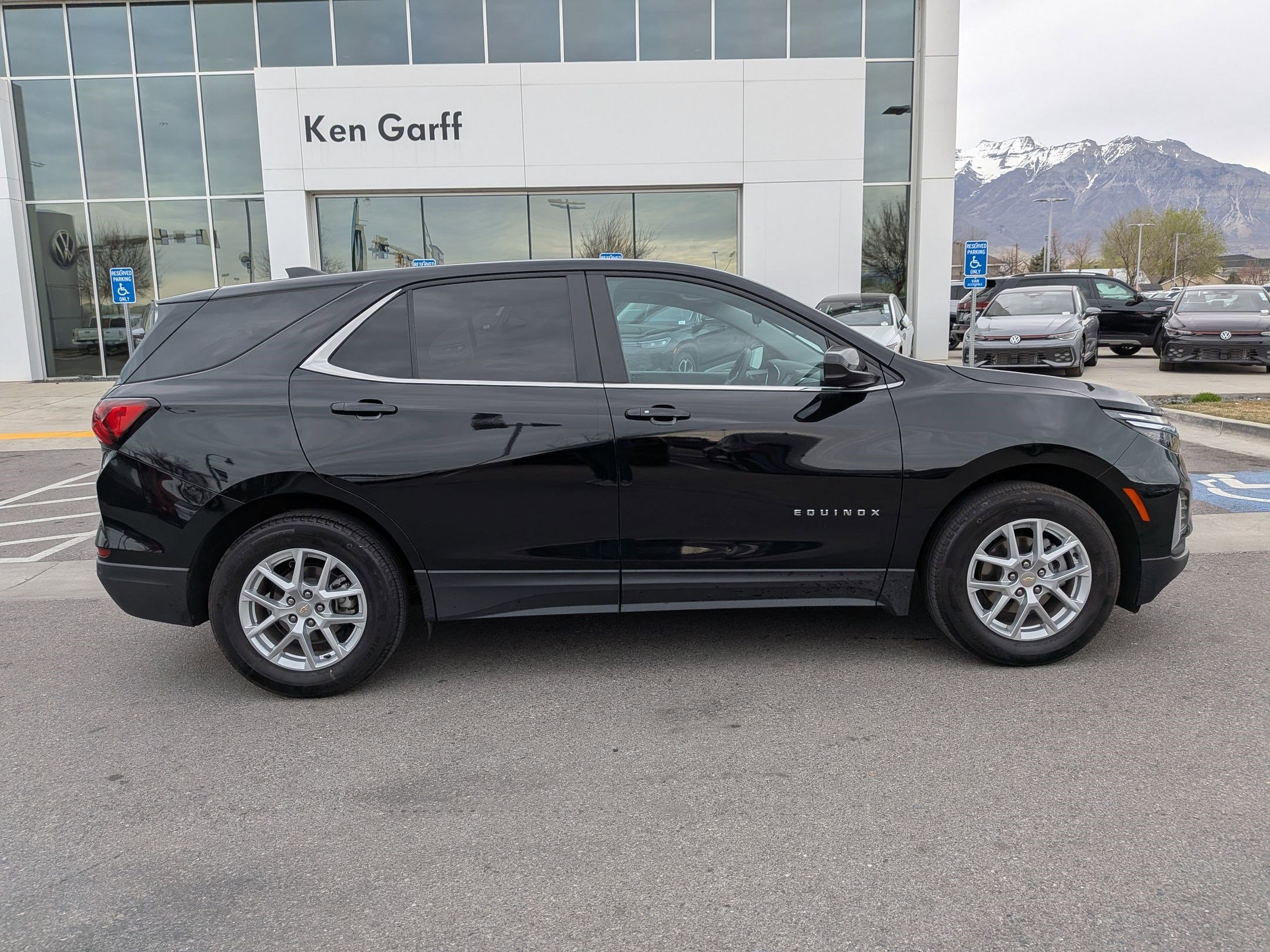 Used 2024 Chevrolet Equinox LT image 2