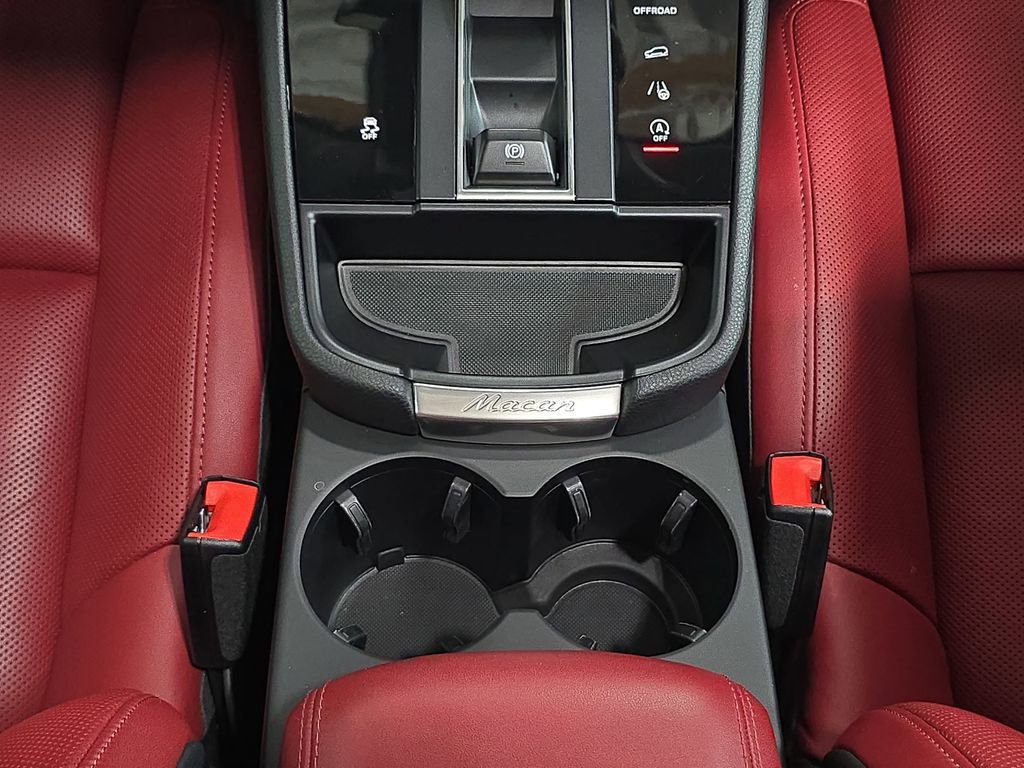 Certified 2025 Porsche Macan image 20