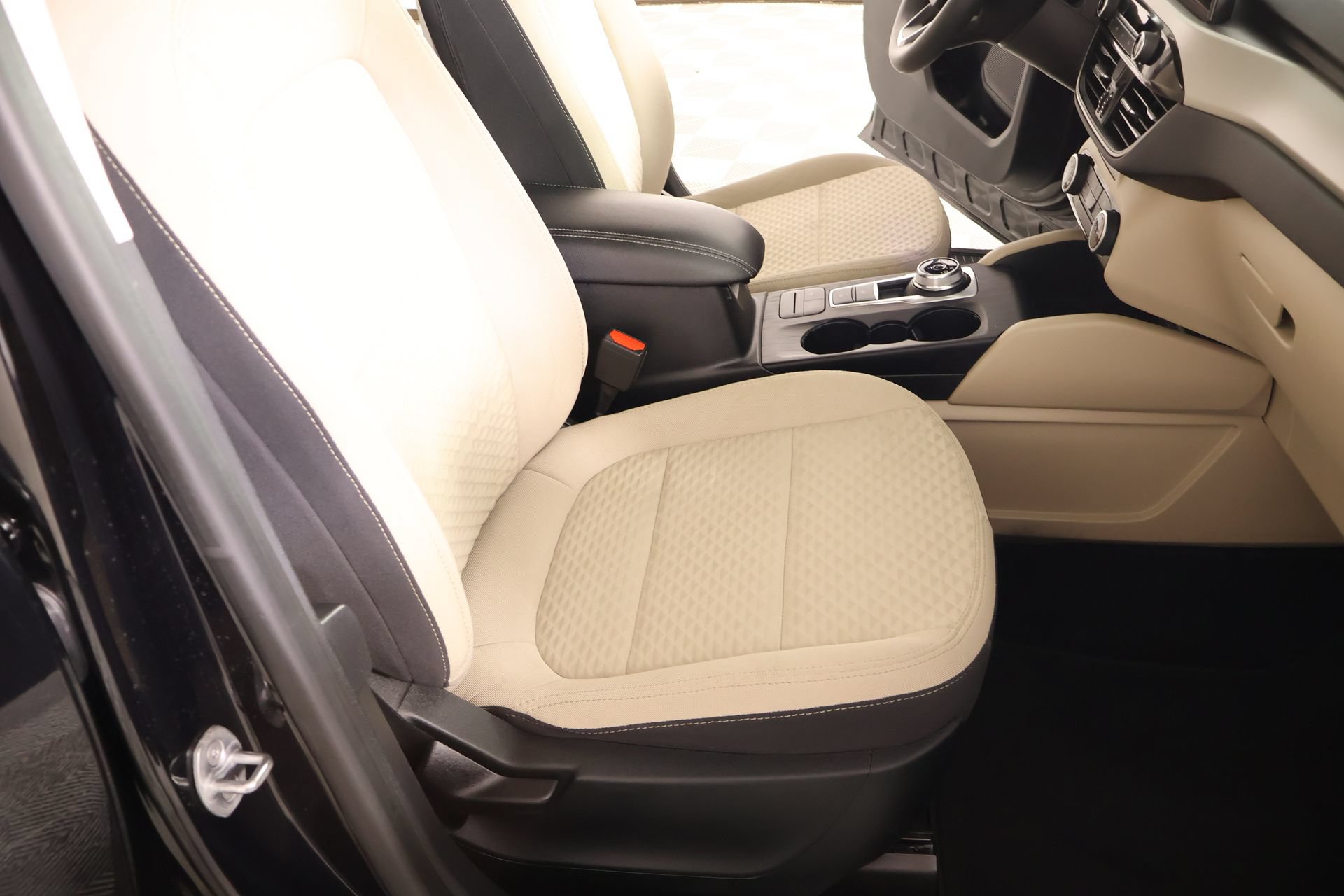 Used 2022 Ford Escape SE FWD image 12