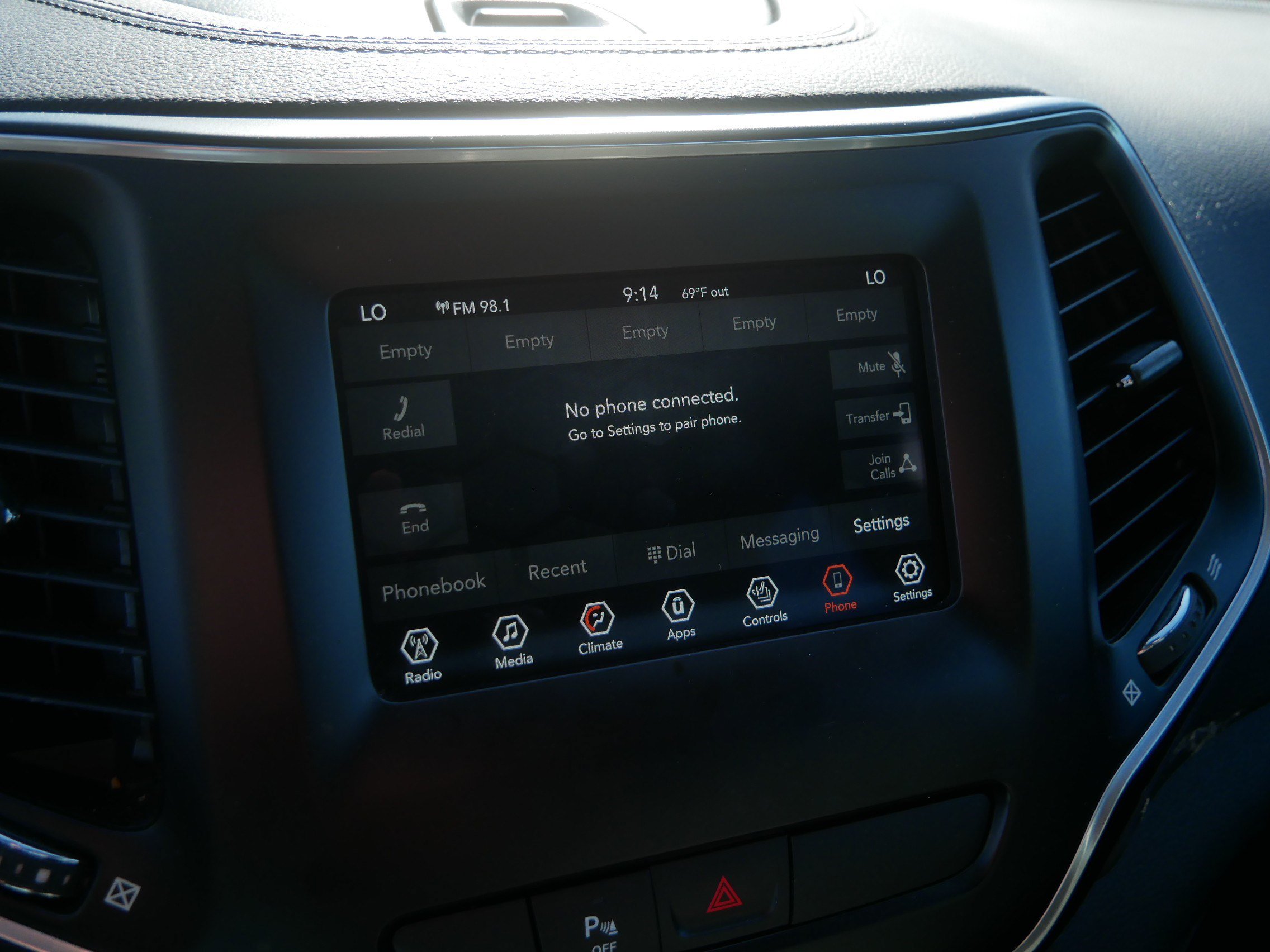 Certified 2020 Jeep Cherokee Latitude Plus w/ Comfort/Convenience Group AWD/4WD image 30